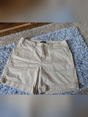 Lee Light Beige Cargo Shorts with Front Patch Pockets